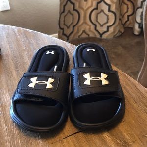 Boys Under Armour slide ons